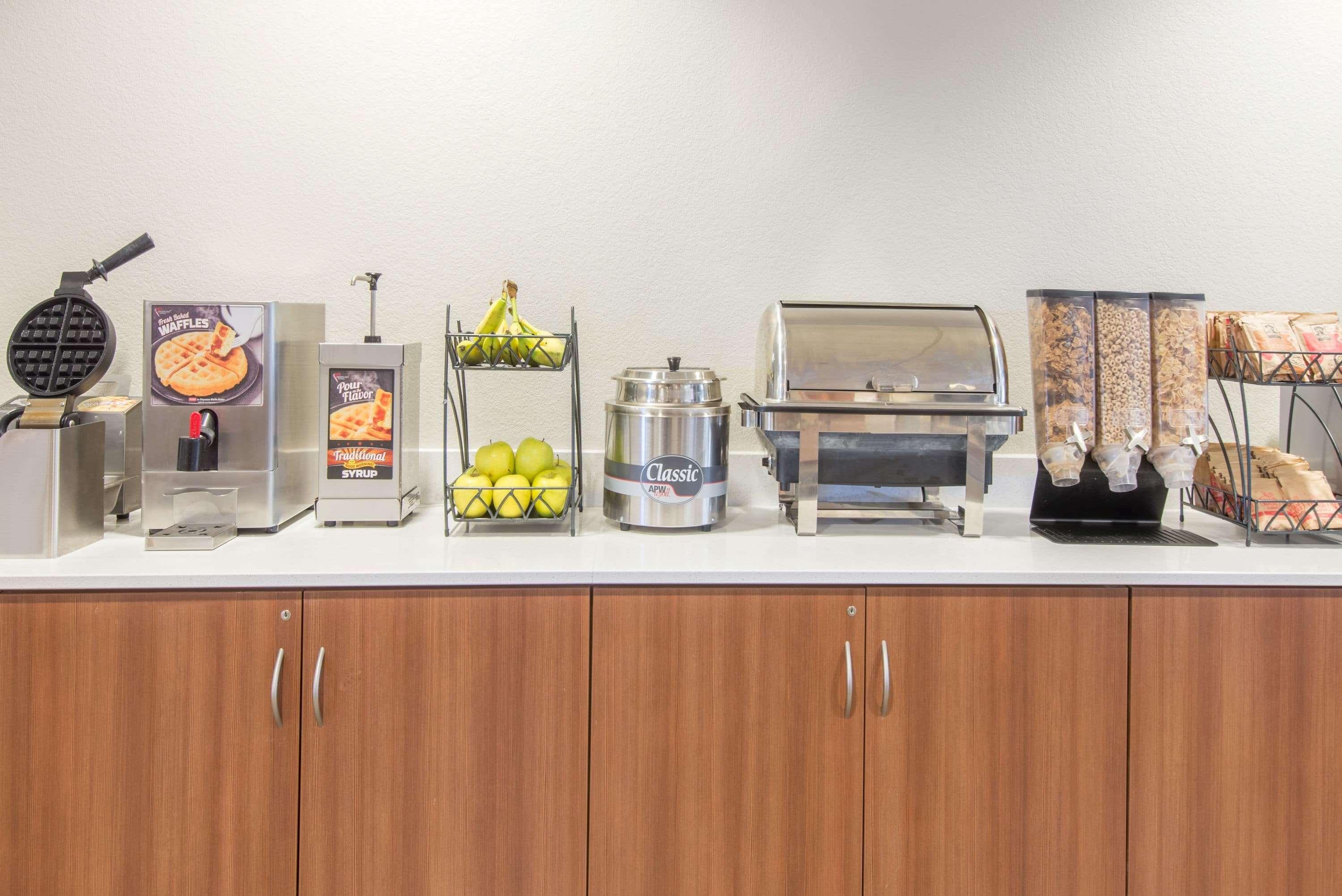 Microtel Inn & Suites By Wyndham Cadiz Esterno foto